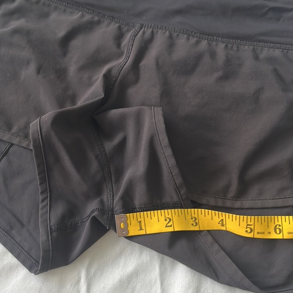 Lululemon black size 8 speed up shorts - Picture 2 of 8